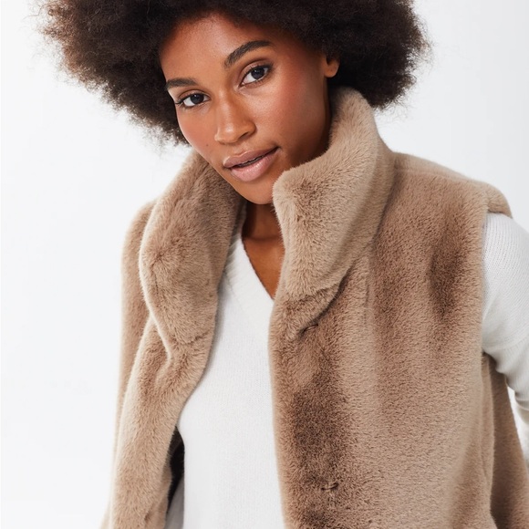 Alice Walk Camel Faux Fur Vest - Picture 2 of 3